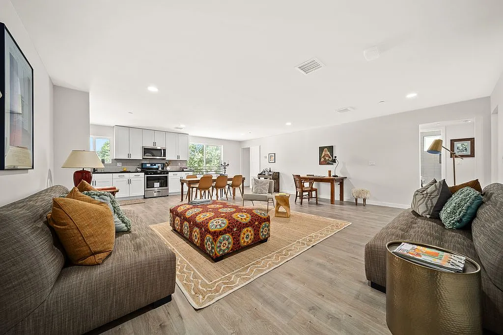 3 bed, 1570 sqft, $3,485 — Photo 1