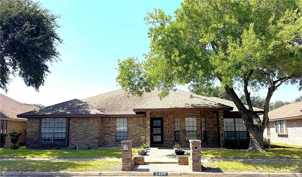3 bed, 2.0 bath, 2292 sqft, $2,600 — Photo 1