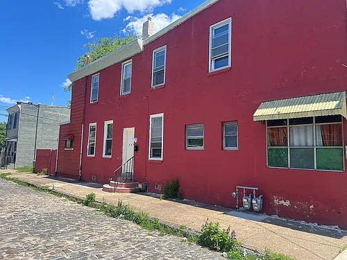 555 Line St Photo 1