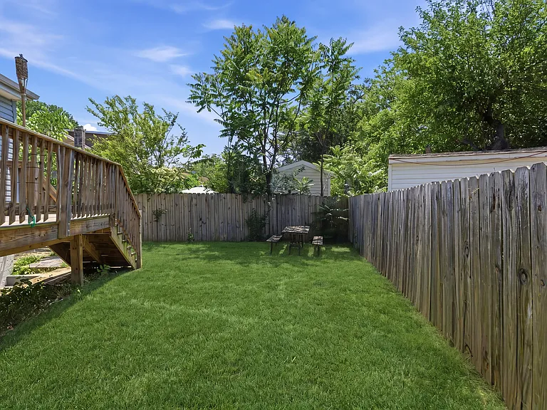 4318 Lawrence St — Photo 40