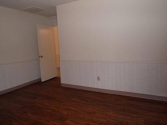 3rd image of 627 Willow St APT 2