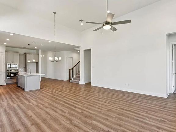 5th image of 533 Prickly Poppy Loop