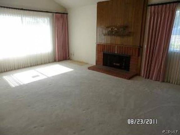 Living Room w/Fireplace