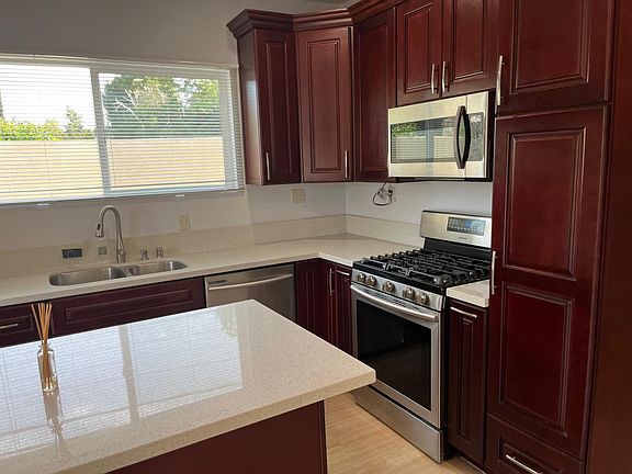 2nd image of 20326 W Oxnard St
