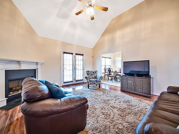 4th image of 1912 Port James Cir