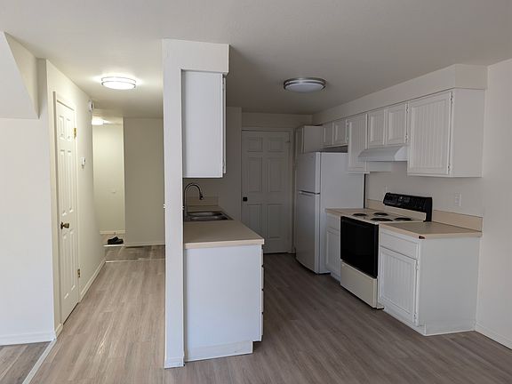 3rd image of 5713 W Grover St