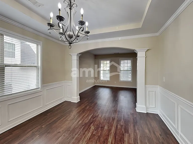 850 Stonehaven Rd SW — Photo 7
