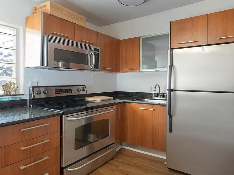 421 NE 68th St #7 — Photo 8
