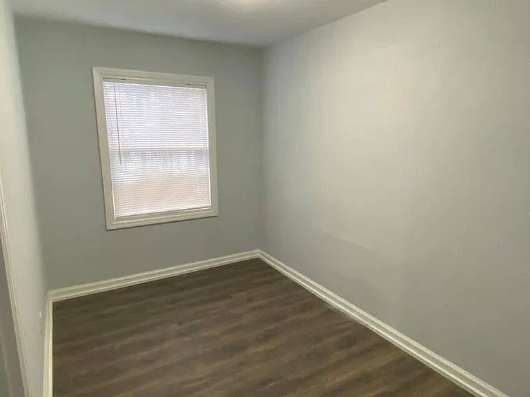 Raymond Apartments — Photo 16