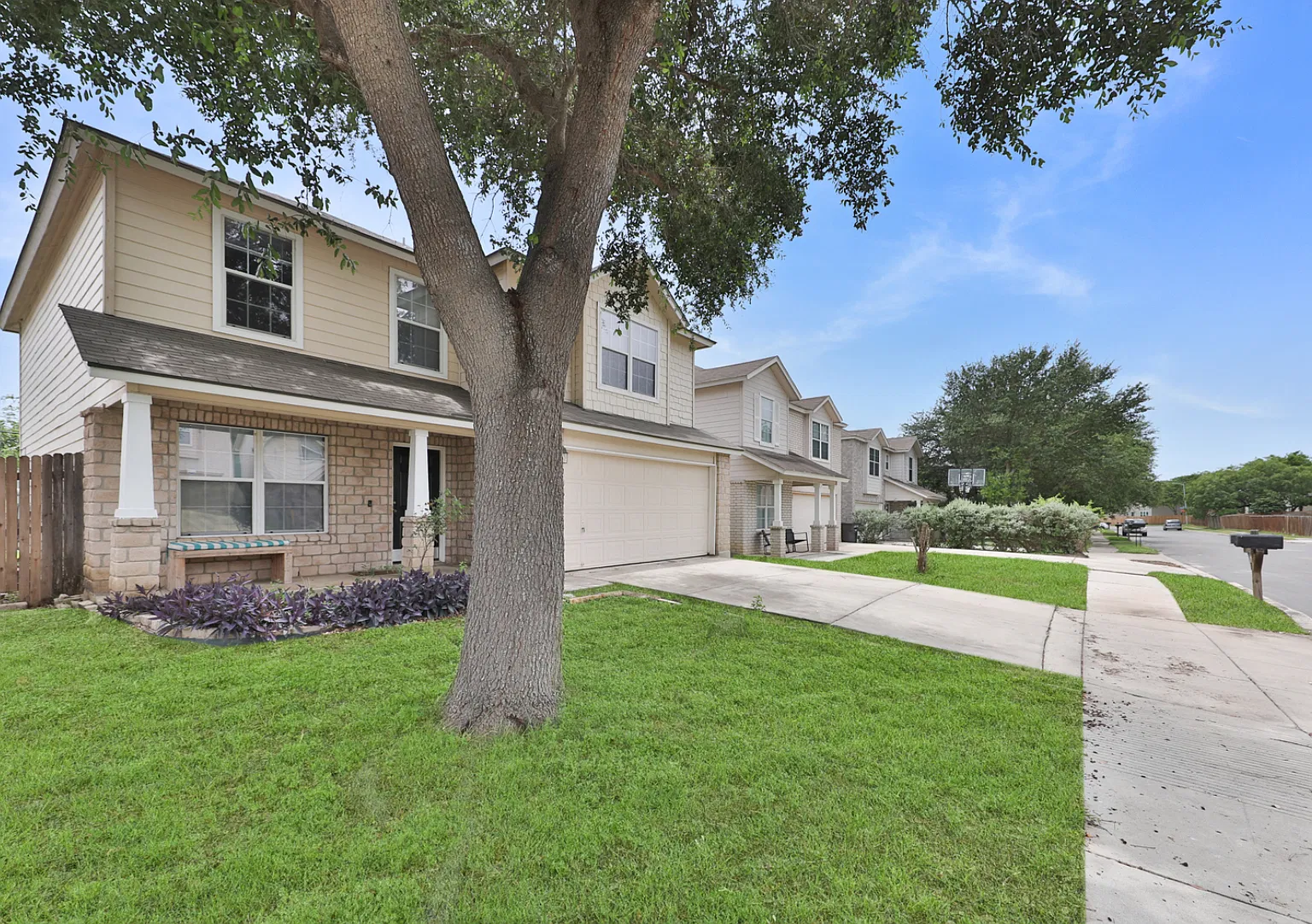 3 bed, 2.5 bath, 2167 sqft, $1,745 — Photo 2