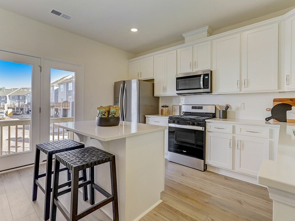 10-web-or-mls-Arringdon Park Dr-010