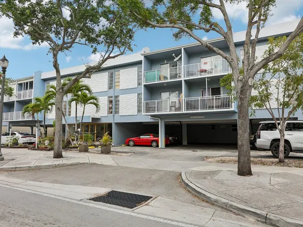 1735 NE 164th St #E104, North Miami Beach, FL 33162