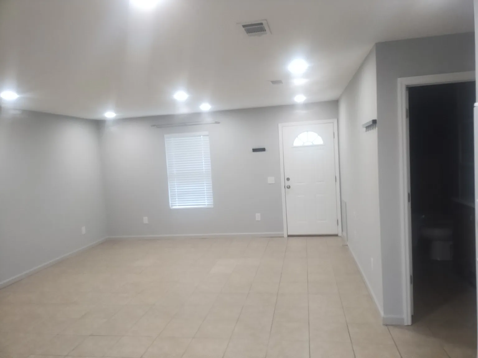 2 bed, 1.5 bath, 988 sqft, $950 — Photo 3