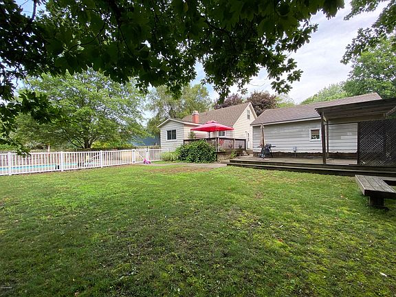 2nd image of 626 Hayes St