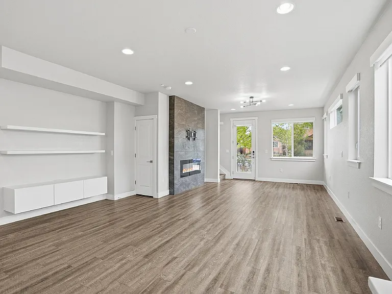 1518 N Newton St — Photo 11