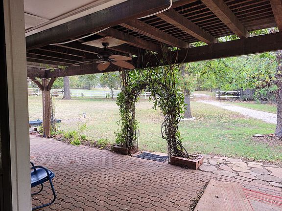 Back patio with pergola 