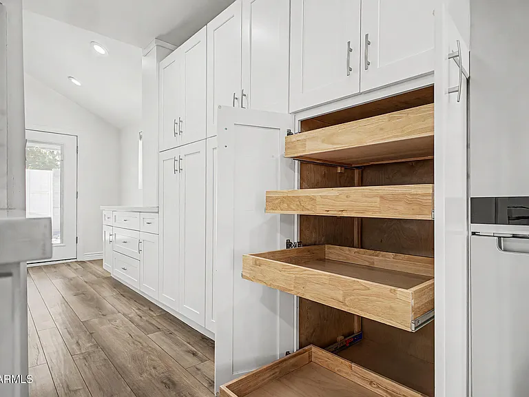 521 W Mariposa St #1 — Photo 14