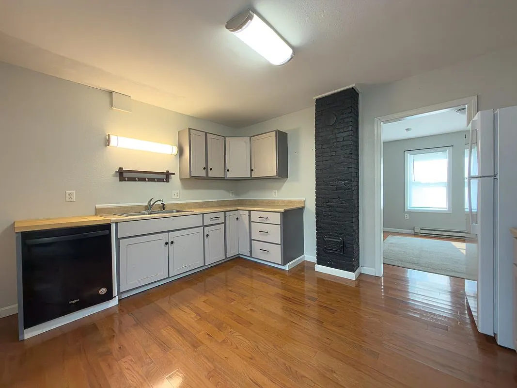 2 bed, 1.0 bath, 774 sqft, $1,700 — Photo 3