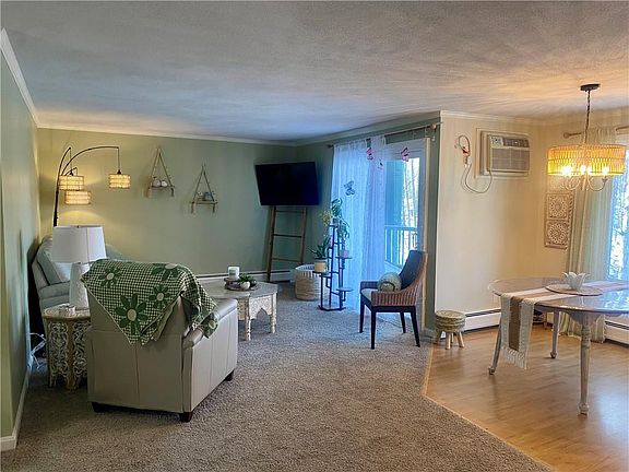 3rd image of 7 Wake Robin Rd Unit 104