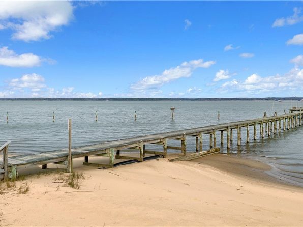 239 Marine Dr, Dunnsville, VA 22454
