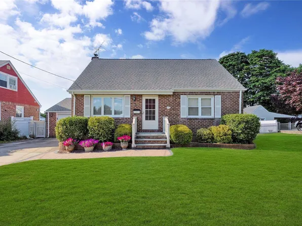 125 Chicago Avenue, Massapequa, NY 11758
