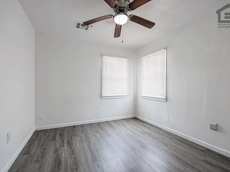 3315 E Cambridge Ave #1 — Photo 17