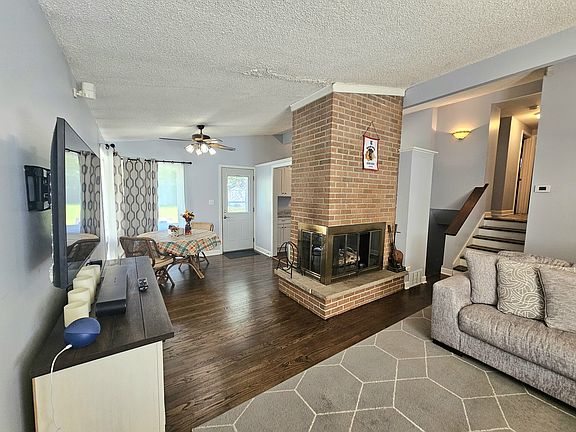 5th image of 567 S Lewis Ave