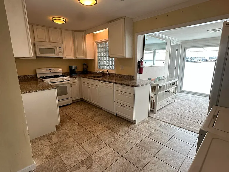 259 Joseph St — Photo 21