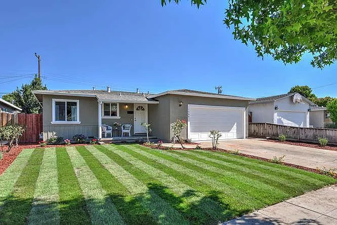 1466 Blackstone Ave photo 1
