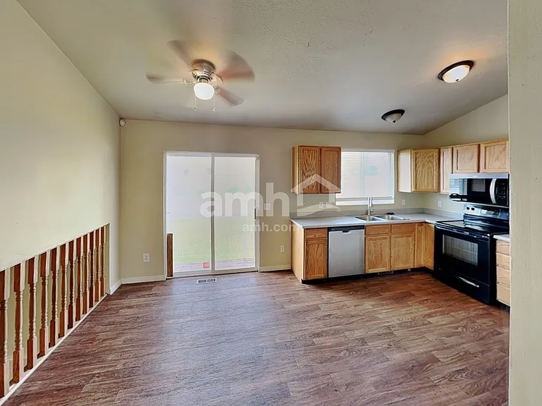 360 W 1900 S — Photo 3