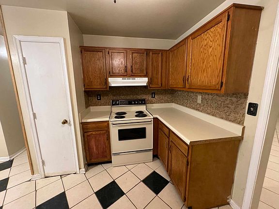 2nd image of 1421 Lakeview Ave