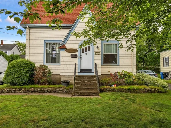 14 Cottage St, Whitman, MA 02382