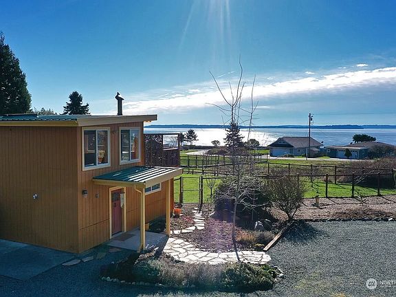 off street parking, fenced yard, southern view can see Seattle and Mt. Rainier on a clear day