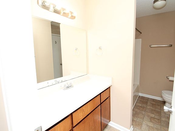 5th image of 2446 Caroline Dr APT D