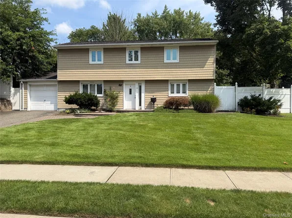 4 E Park Drive, Old Bethpage, NY 11804