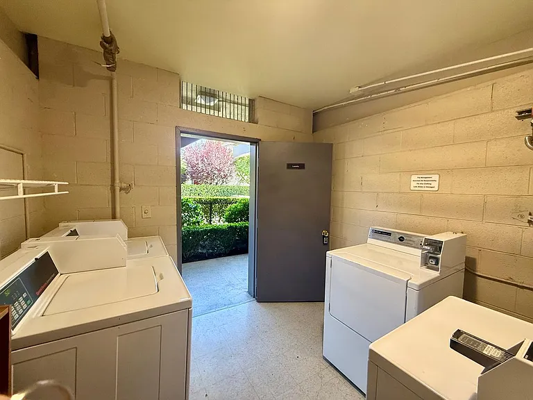 30 Locust Ave #1-8 — Photo 13