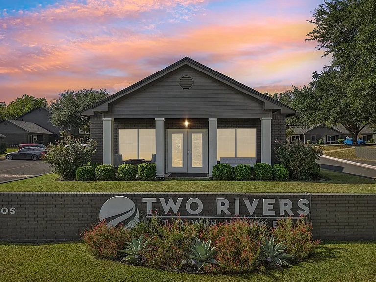 Two Rivers Townhomes — Photo 8