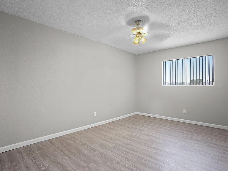 Paso Oeste Apartments — Photo 12