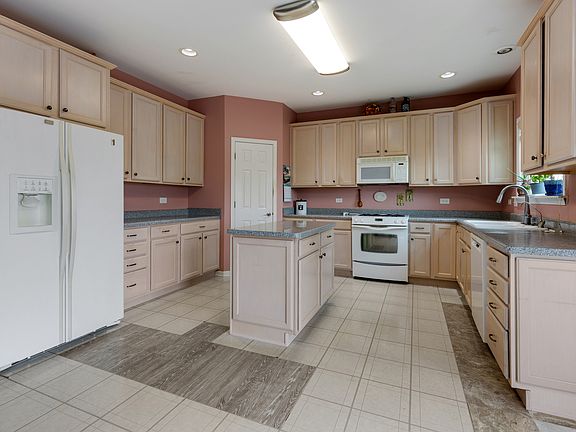 3rd image of 5533 Danbury Cir