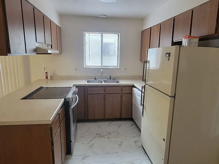 203 Macon Ave — Photo 6