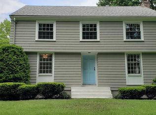 4 Crafts Ct, Manchester, MA 01944