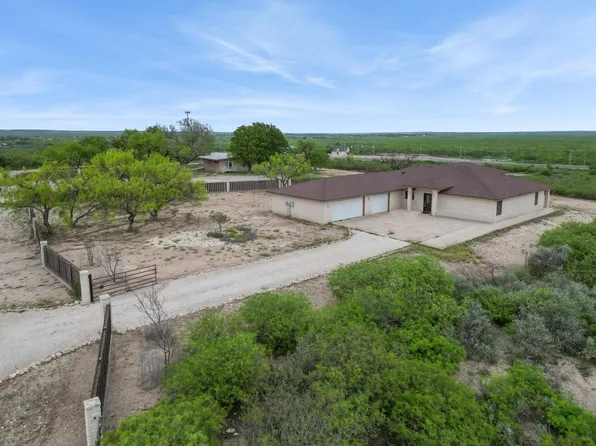 2 Buena Vista Cir, Del Rio, TX 78840
