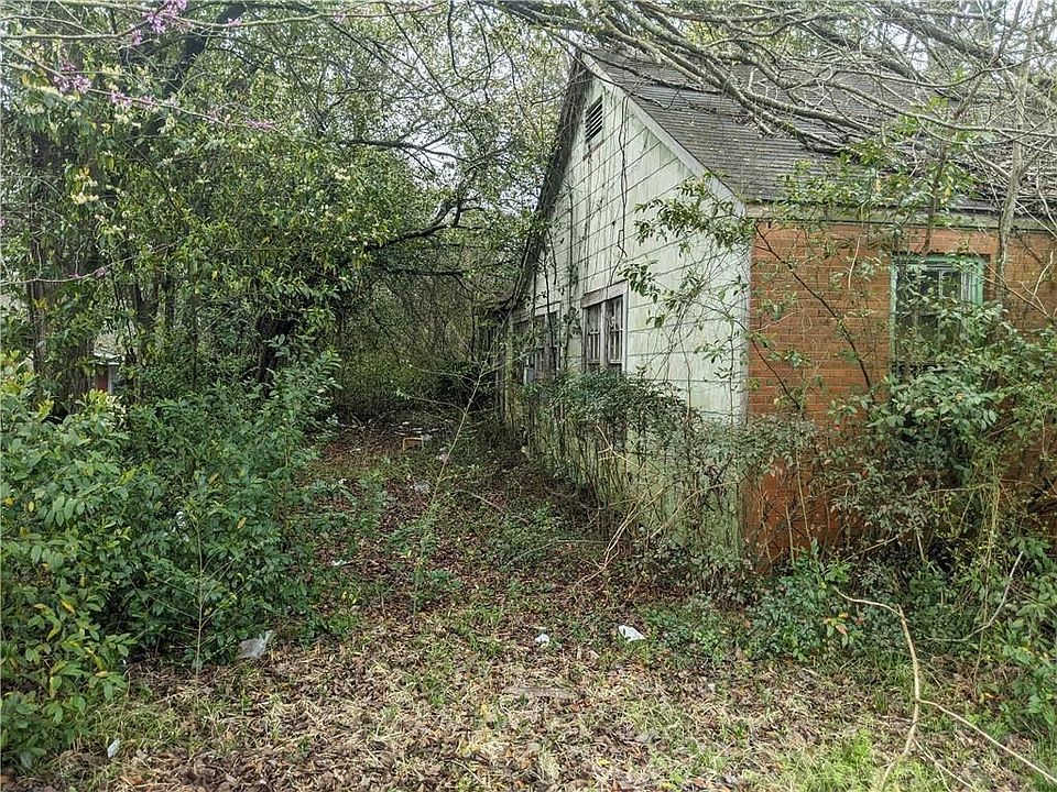 2nd image of 1904 Maple St