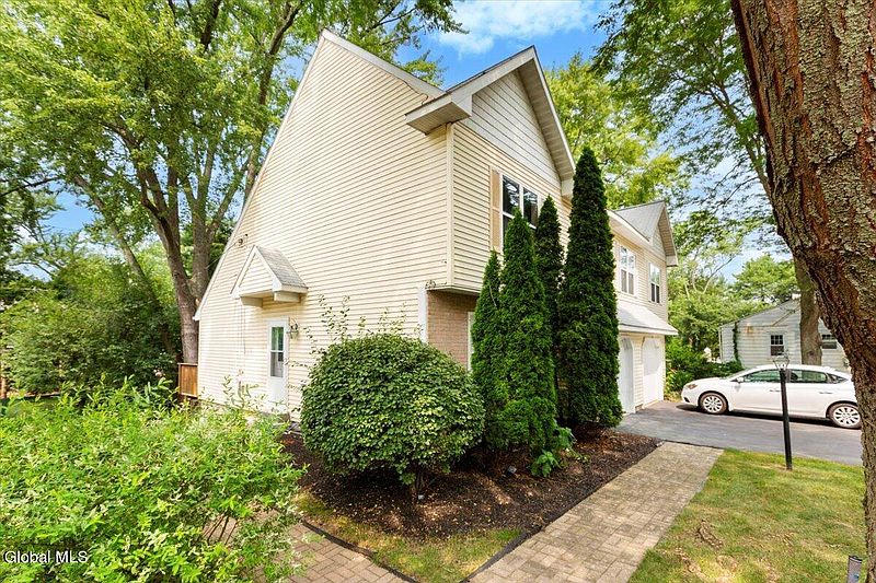 2nd image of 1433 Balltown Road