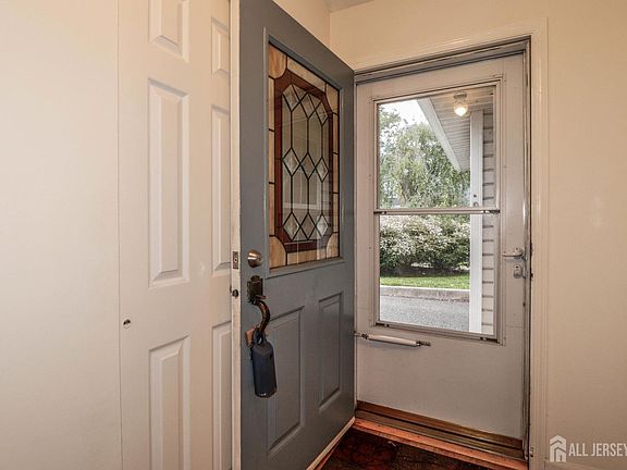 5th image of 286 Hazlitt Way