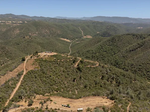 500 Peregrine Rd, Mokelumne Hill, CA 95245