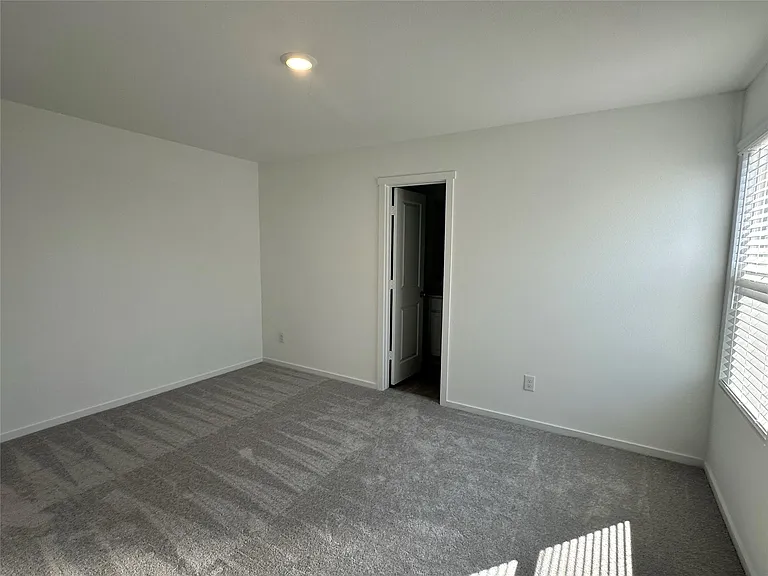 905 Blue Heron Dr — Photo 5