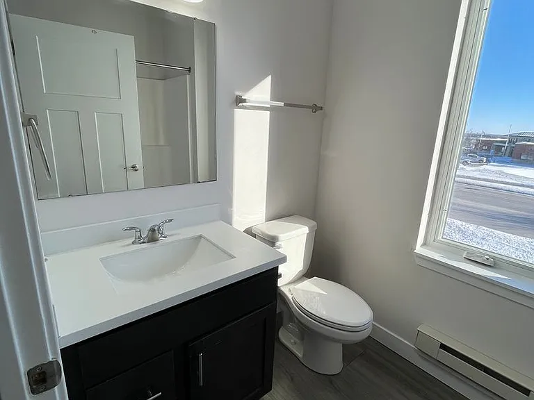 Cottage Grove Commons: 1300 N Windsor — Photo 35