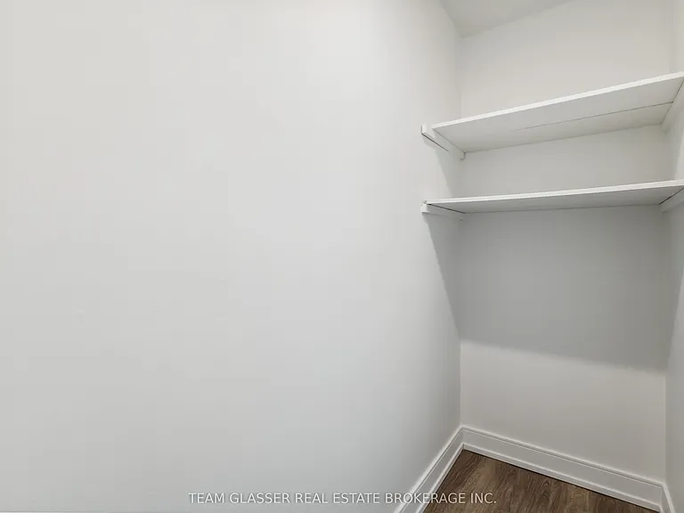 1560 Adelaide St N #165 — Photo 8
