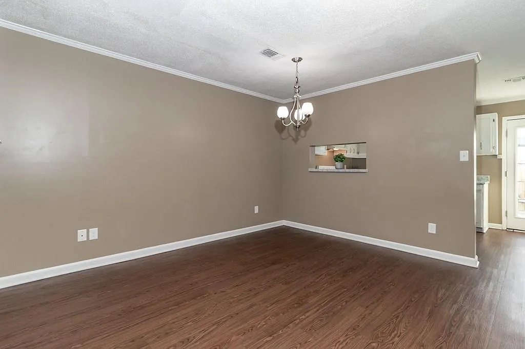 2018 Briar Ct — Photo 3